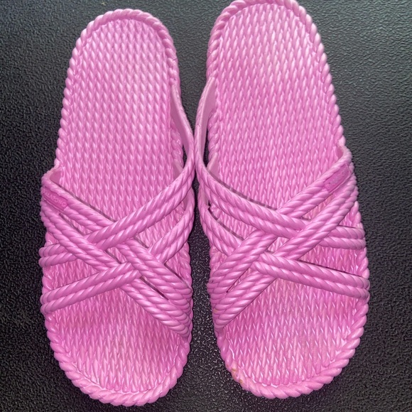 NWOT Billabong Pink Slides size 10 (FIT LIKE A 9) - Picture 2 of 3